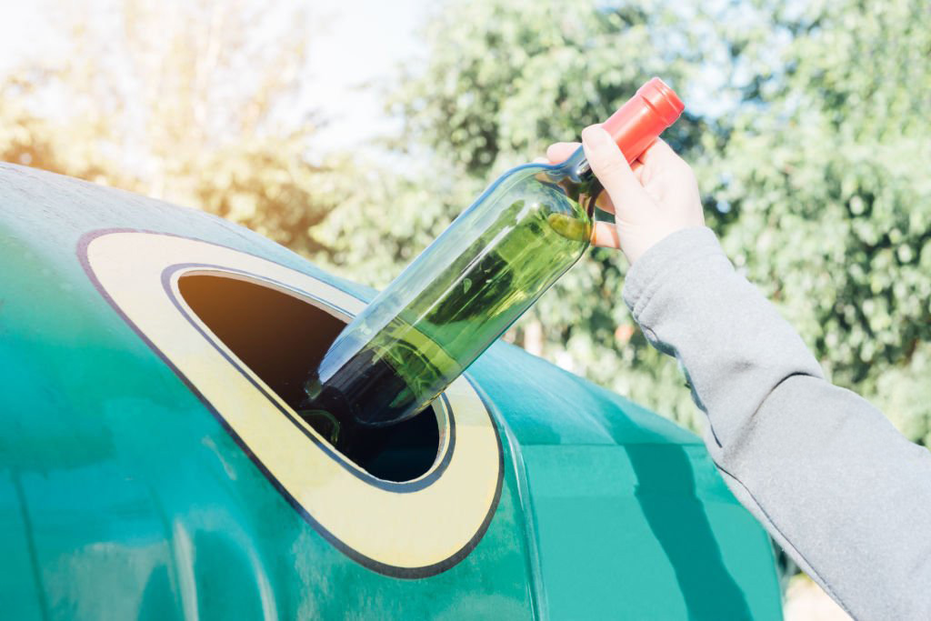 Retour de la consigne de bouteilles en verre en France : une expérimentation lancée dans 4 régions