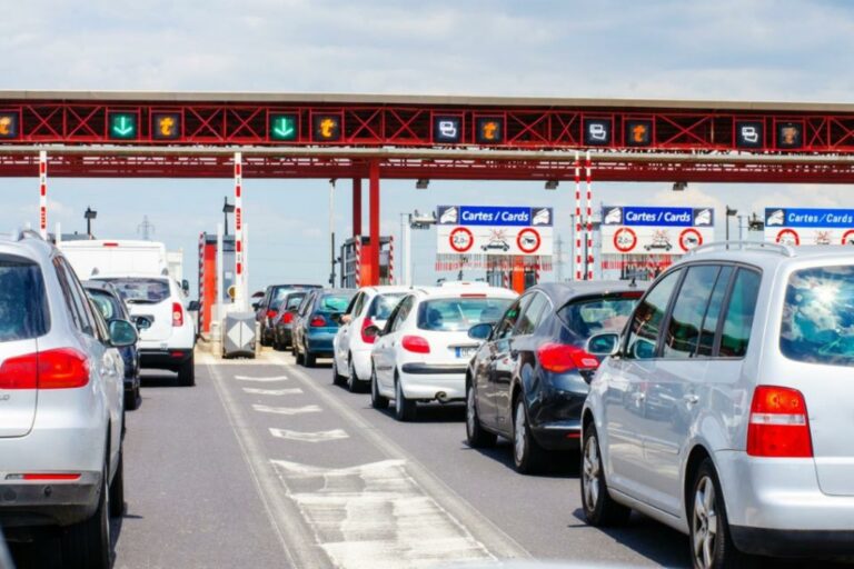 Suppression de deux jours fériés en 2026 : menace sur les ponts et week-ends prolongés de mai ?
